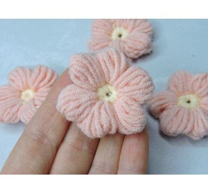 Цветочек вязанный 4 см, цв. розовый-персик - 1 шт.