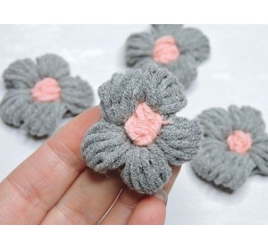 Цветочки вязанные 4,5 см, цв. серый - 1 шт.