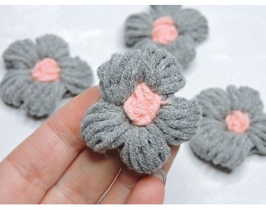Цветочки вязанные 4,5 см, цв. серый - 1 шт.