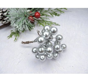 Ягоды на веточке глянец 10 мм , цв. серебро - 1 пучок.