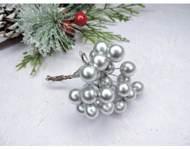 Ягоды на веточке глянец 10 мм , цв. серебро - 1 пучок.