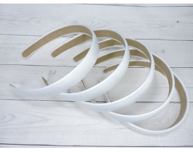 Ободок пластиковый в атласной ткани 2 см, цв. белый - 1 шт.