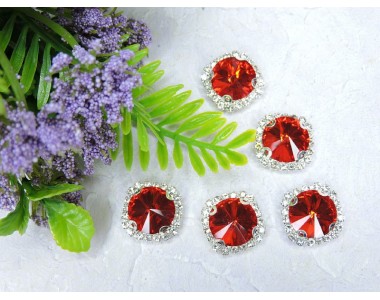 Страза пришившая в серебряной оправе 18 мм "Круг", цв. красный - 1 шт.