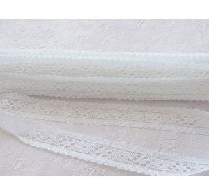 Кружево 2 см "Цветочек", цв. белый -1м