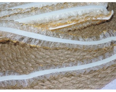 Тесьма на резинке с люрексом 25мм, цв. белый/золото - 1 м