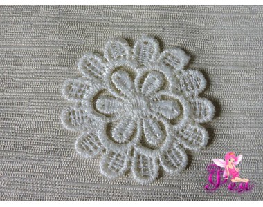 Вязаный элемент "Цветок" 5,5 см, цв белый