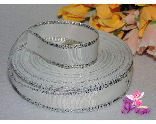 Декоративная лента 25мм белого цвета с серебряной  нитью по краям