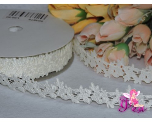 Декоративная лента 25мм молочного цвета, перфорация "Цветы с листочками" по краю