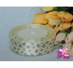 Атласная лента молочного цвета с рисунком "Шанель" 25мм