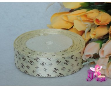 Атласная лента молочного цвета с рисунком "Шанель" 25мм