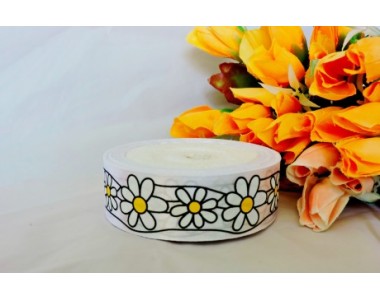 Лента атласная с рисунком 25 мм, цв. белый с ромашками