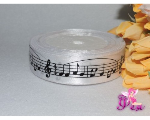 Атласная лента белого цвета с рисунком "Нотная строка" 25мм