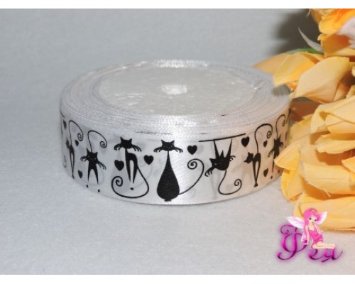 Атласная лента белого цвета с рисунком "Кошки" 25мм