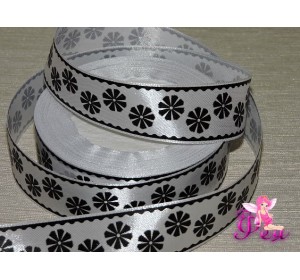 Атласная лента 25 мм белого цвета с рисунком, "Черные цветы и окантовкой черного цвета" 