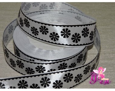 Атласная лента 25 мм белого цвета с рисунком, "Черные цветы и окантовкой черного цвета"
