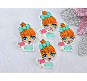 Кабошон-вырубка "Девочка телефоном" 2,8*3,8 см - 1шт.