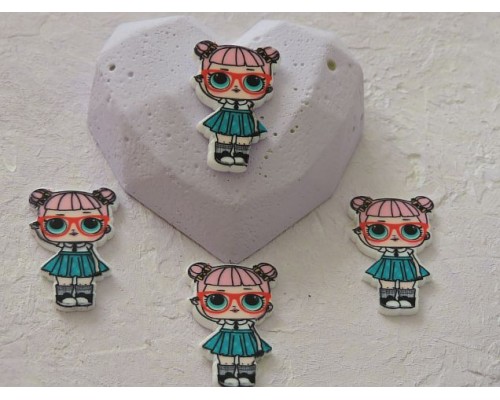 Кабошон-вырубка 30 мм "Лол школьница в зеленой юбке" - 1 шт