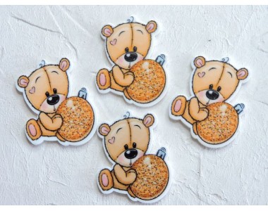 Кабошон-вырубка "Мишка с игрушкой" 3*3,7 см - 1 шт.