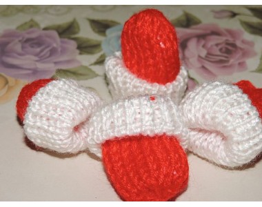 Шапочка вязаная двухцветная 33*40мм, цв. бело-красный - 1 шт.