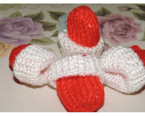 Шапочка вязаная двухцветная 33*40мм, цв. бело-красный - 1 шт.