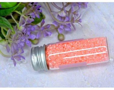 Бисер 8/0 в бутылочке полупрозрачный с цв. серединой "Роза" 20 гр. (светится под УФ) - 1 шт.